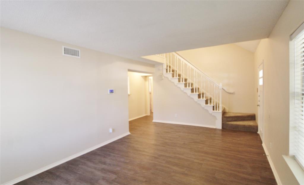 900 Valley Ridge Drive, DeSoto, TX 75115