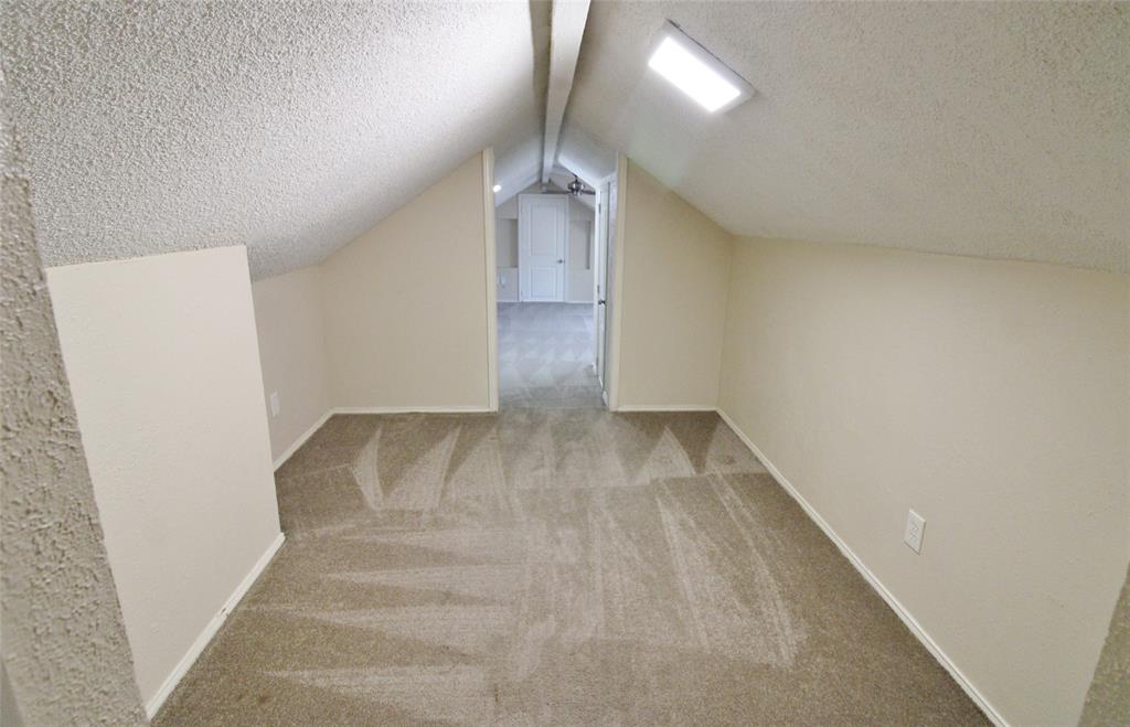 900 Valley Ridge Drive, DeSoto, TX 75115