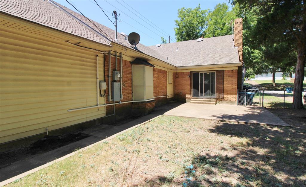 900 Valley Ridge Drive, DeSoto, TX 75115