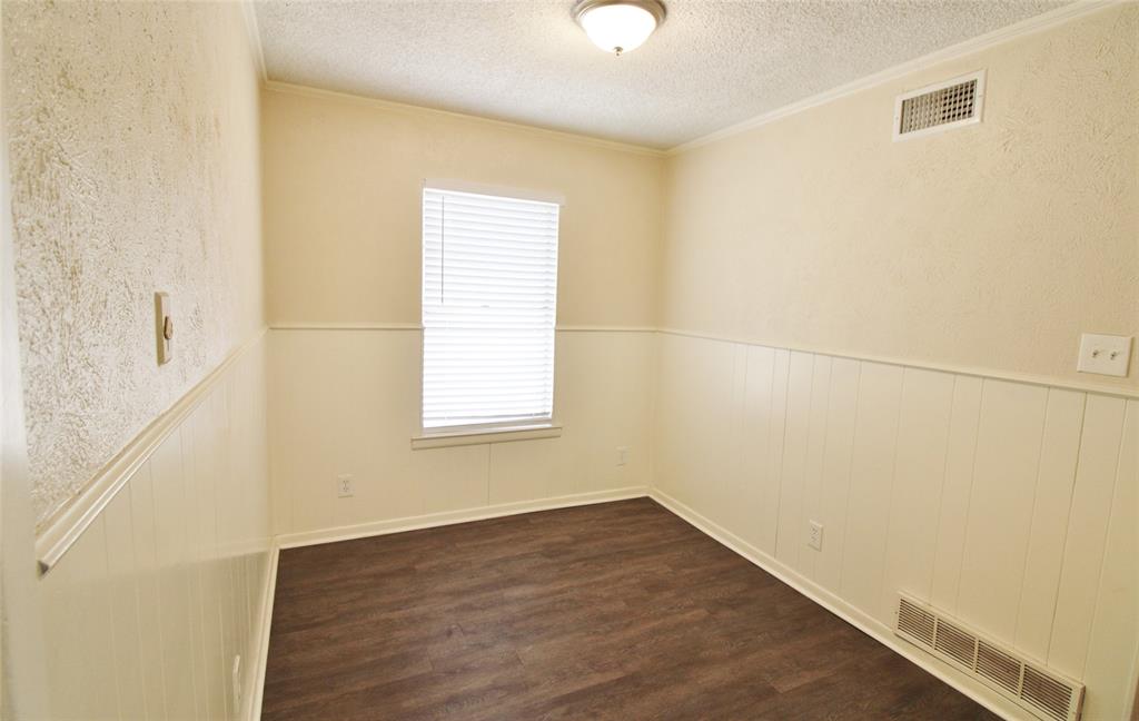 900 Valley Ridge Drive, DeSoto, TX 75115