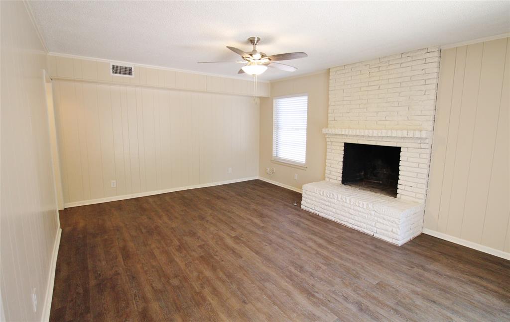 900 Valley Ridge Drive, DeSoto, TX 75115