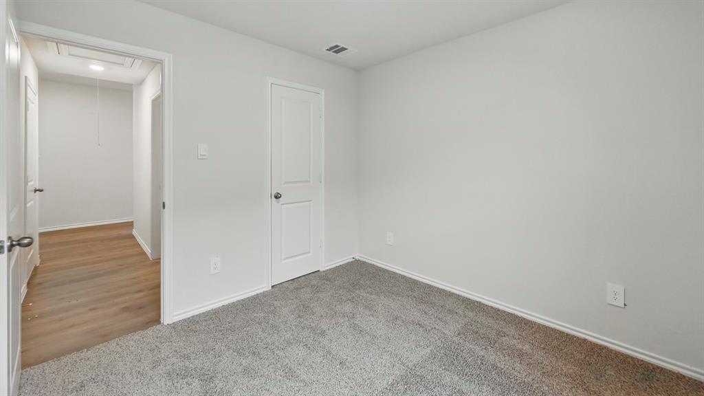Neutral wall paint complementing gray carpet flooring
