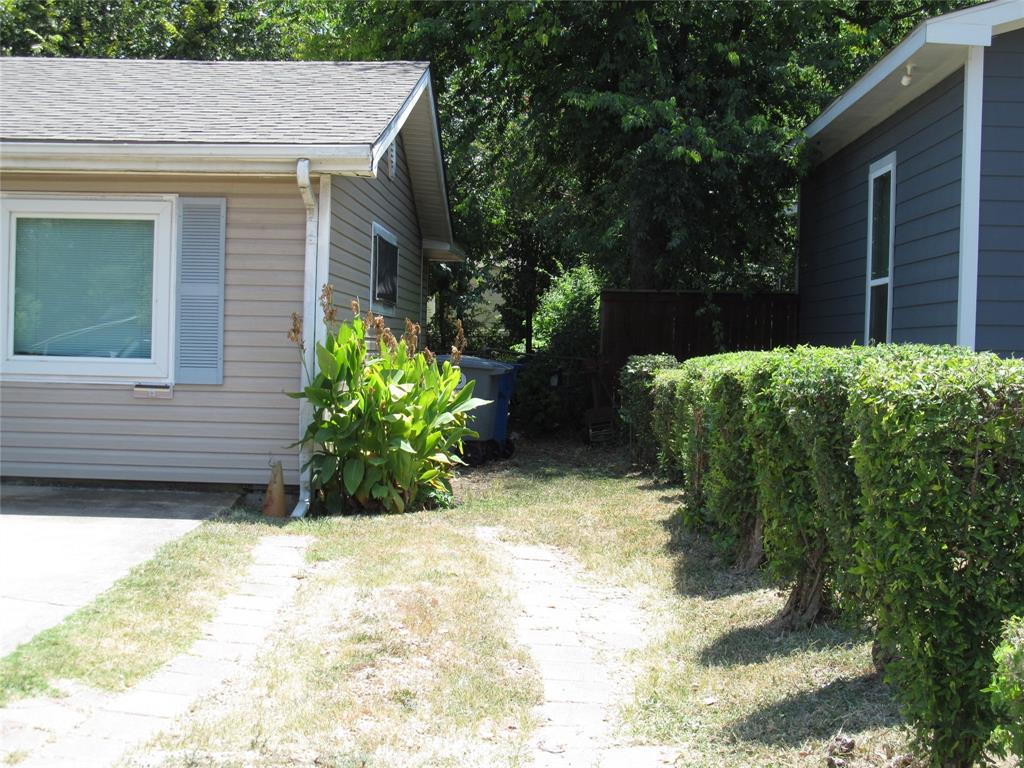 FRONT RIGHT SIDE VIEW WITH VIEW OF SIDE GATE FRONT RIGHT SIDE VIEW WITH VIEW OF SIDE GATE