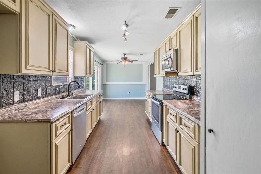 2903 Melmar Park Street, Commerce, TX 75428
