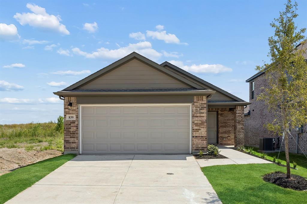 839Hillcrest_001