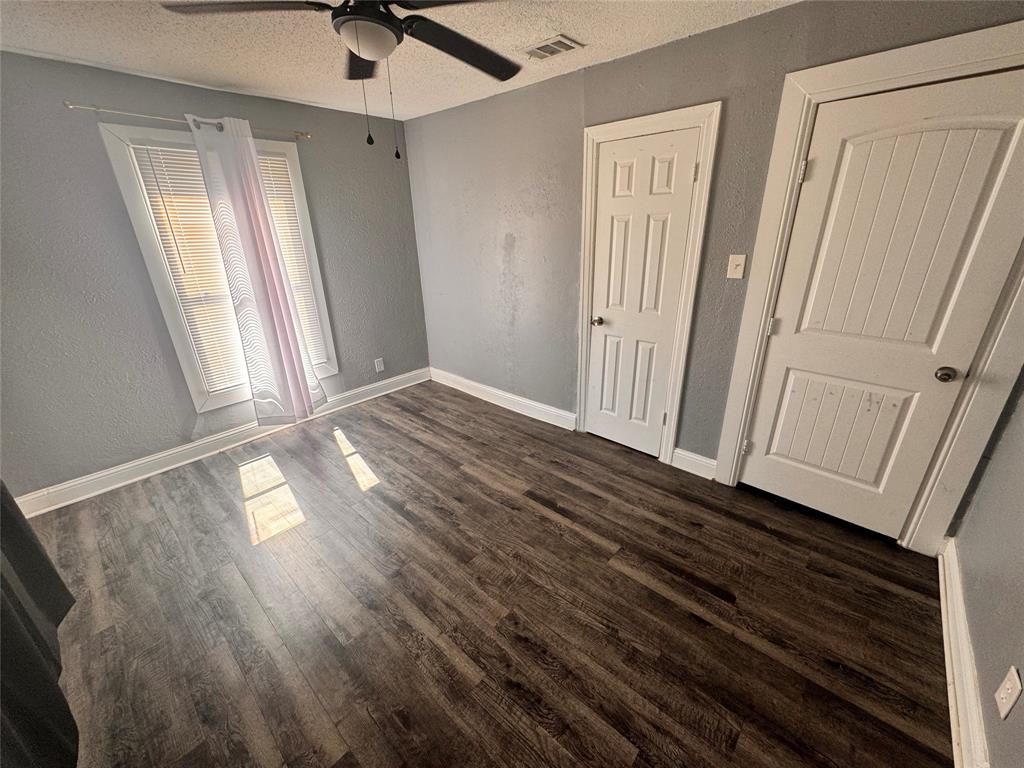 130 W Avenue D, Garland, TX 75040
