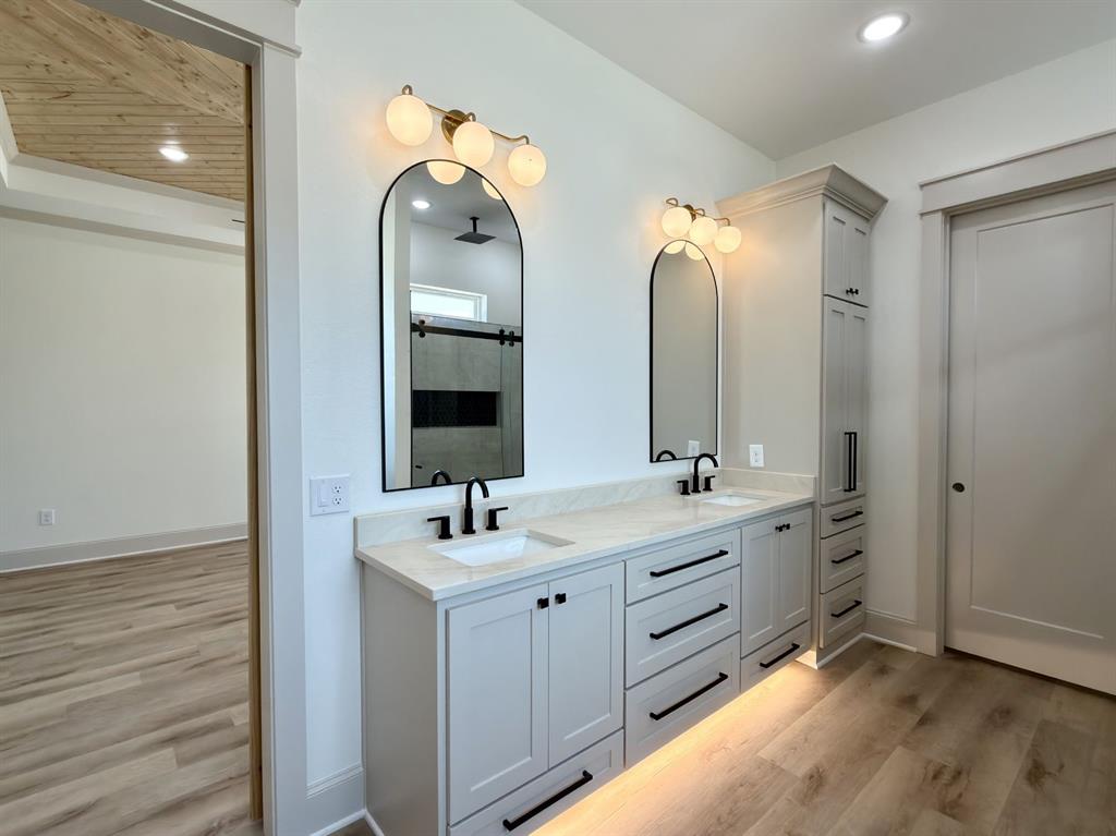 17038 Woodcrest Circle, Lindale, TX 75771