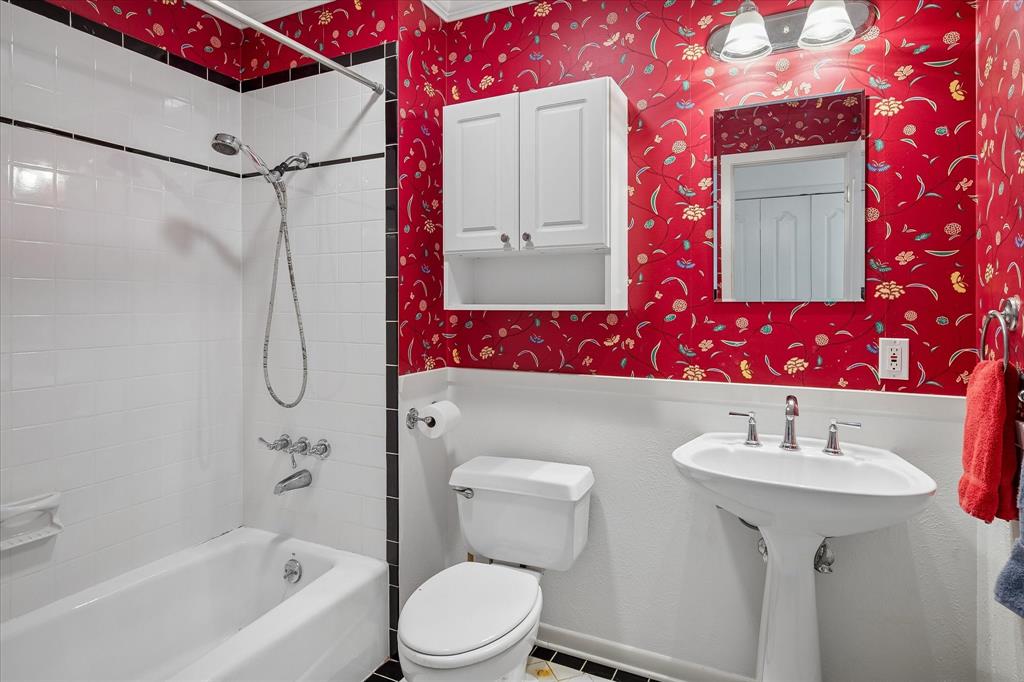 7233 Meadow Lake Avenue, Dallas, TX 75214