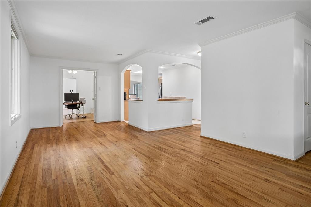 7233 Meadow Lake Avenue, Dallas, TX 75214
