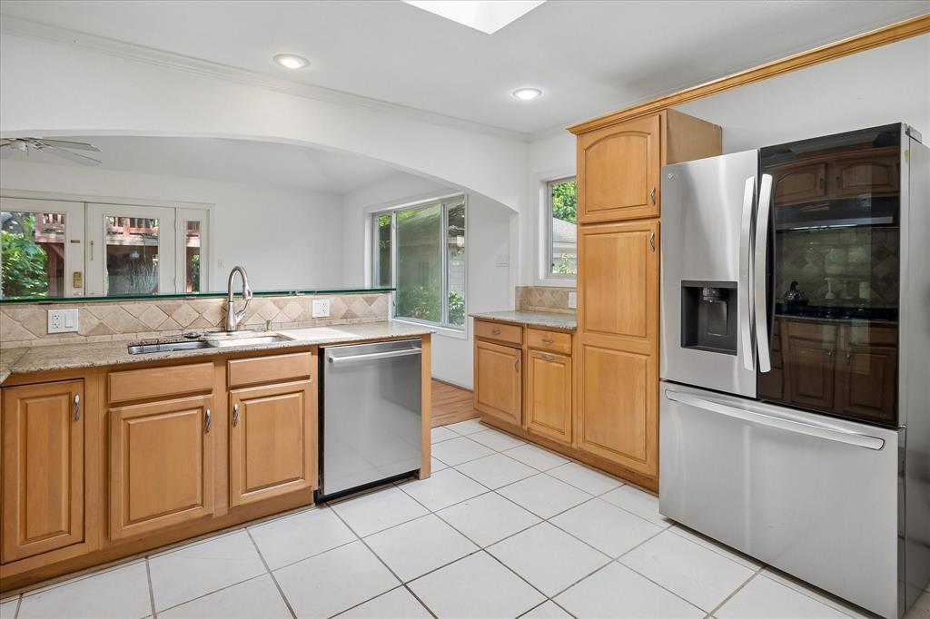 7233 Meadow Lake Avenue, Dallas, TX 75214