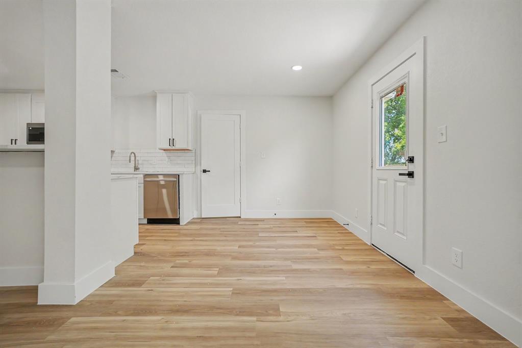Spacious Breakfast Room