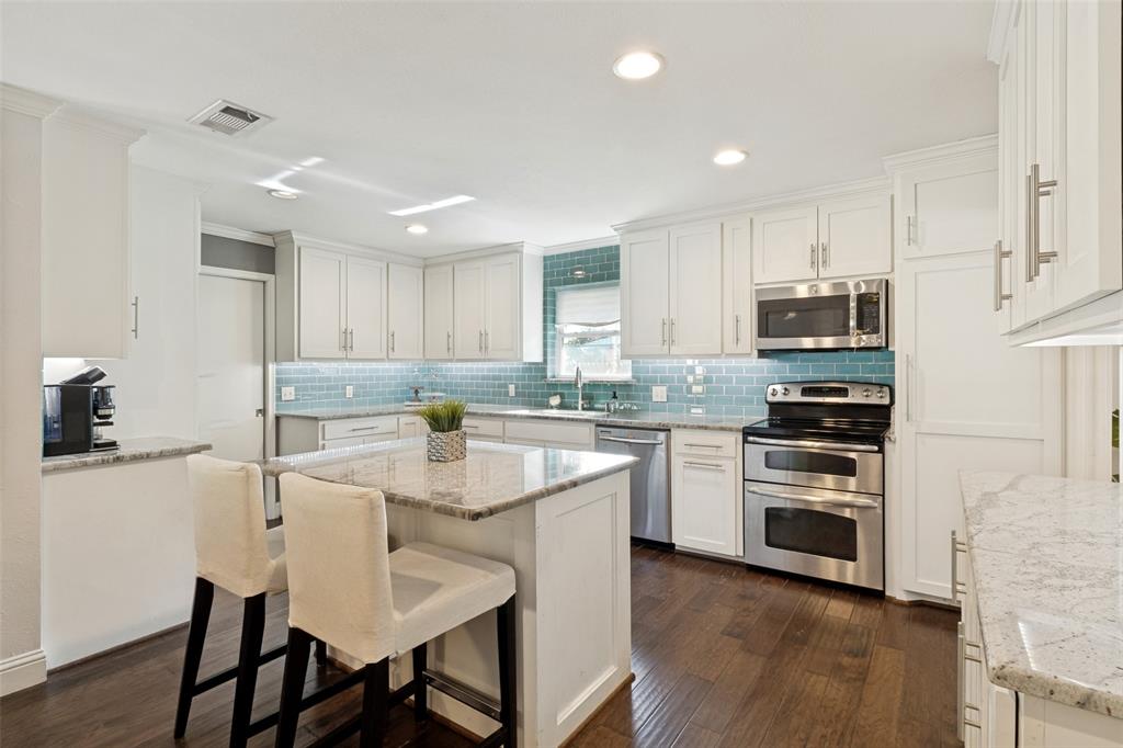 1560 Mapleton Drive, Dallas, TX 75228
