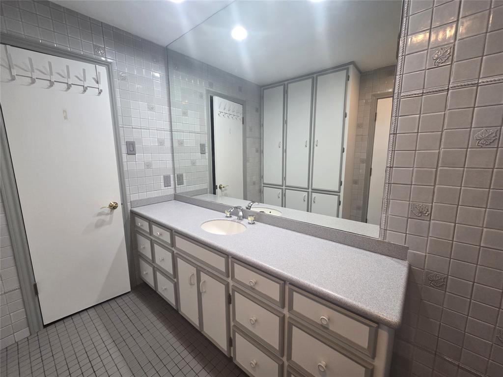 9334 Hunters Creek Drive, Dallas, TX 75243