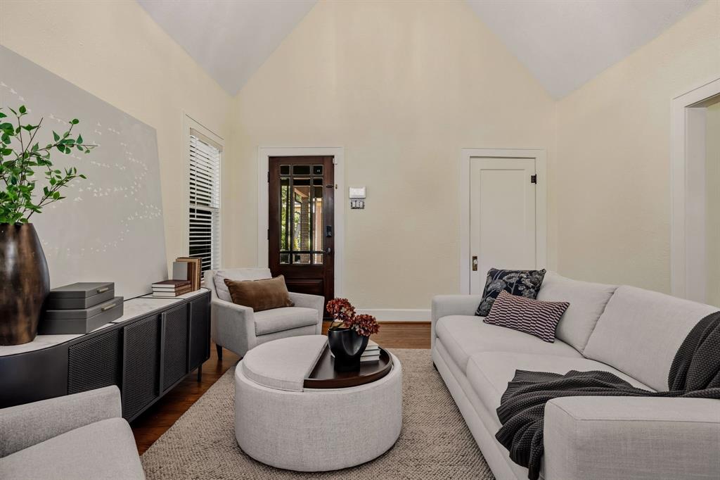 907 Monte Vista Drive, Dallas, TX 75223