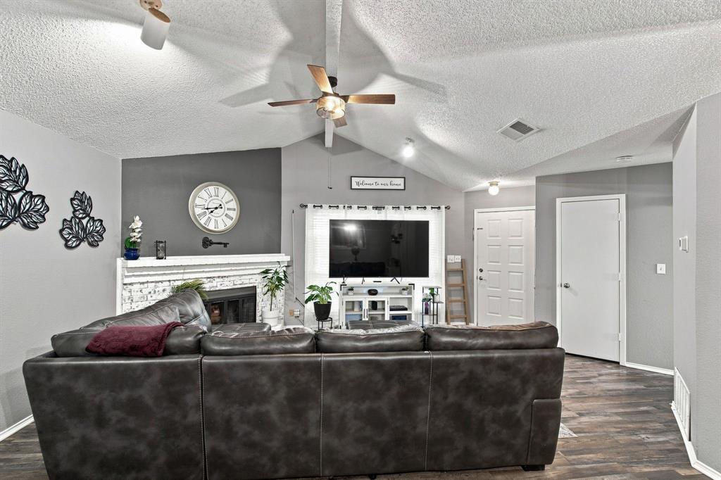 506 W Warrior Trail, Grand Prairie, TX 75052
