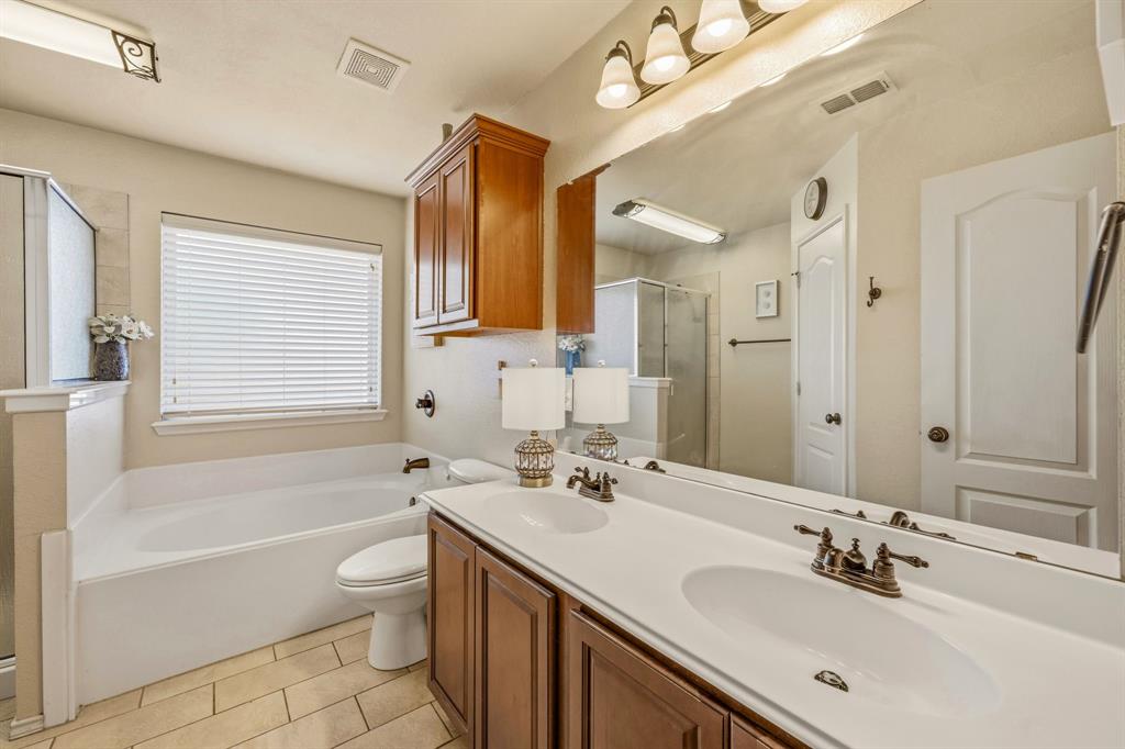 200 Jacinth Lane, Granbury, TX 76049