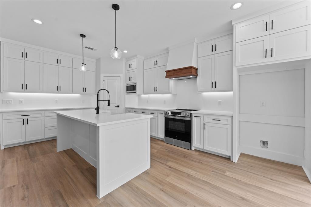 3825 Williamsburg Drive, Garland, TX 75043