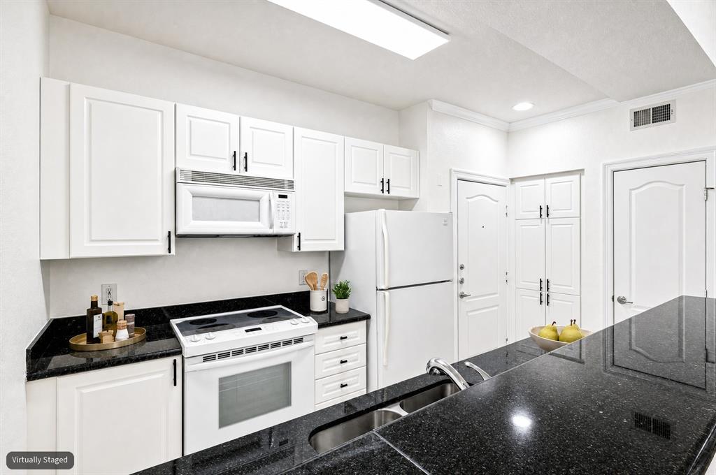 The Wyndemere - 3400 Welborn Street #318 - www.3400welborn318.com