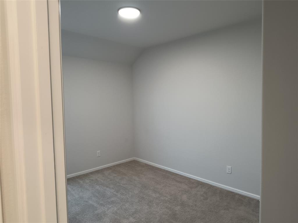 Recessed ceiling light, neutral wall paint, and gray carpeting