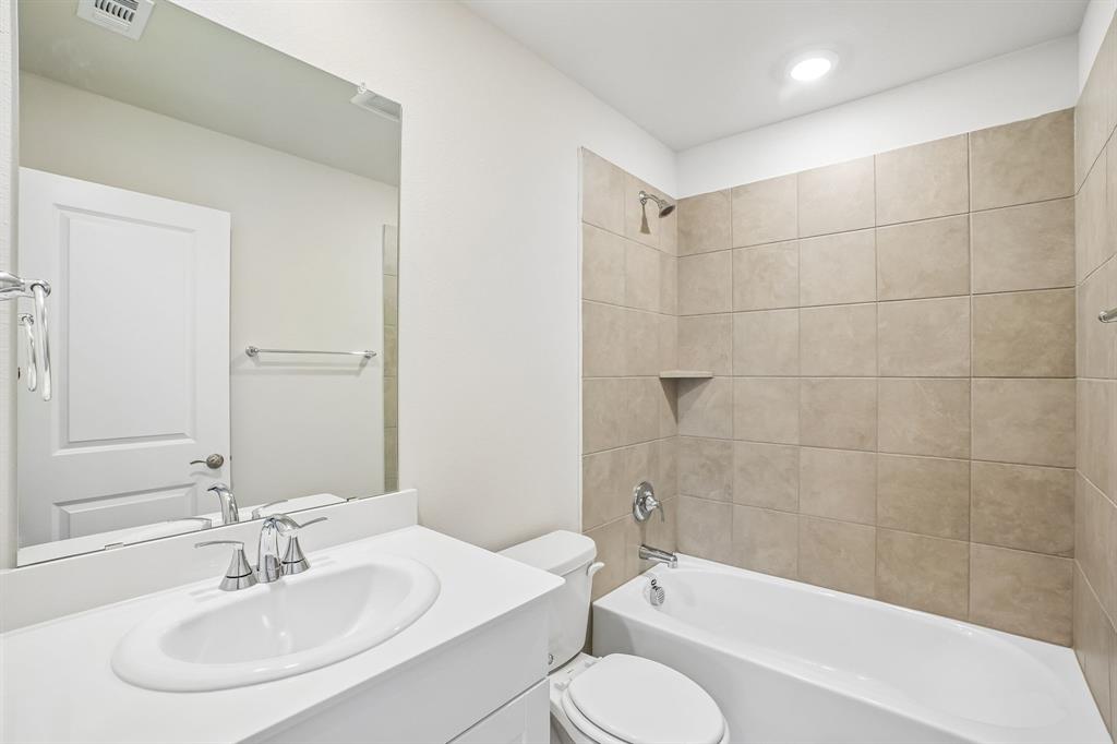 Photo is not of the actual home, but is an inspirational photo of builder’s model home and may depict options, furnishings, and/or decorator features that are not included.