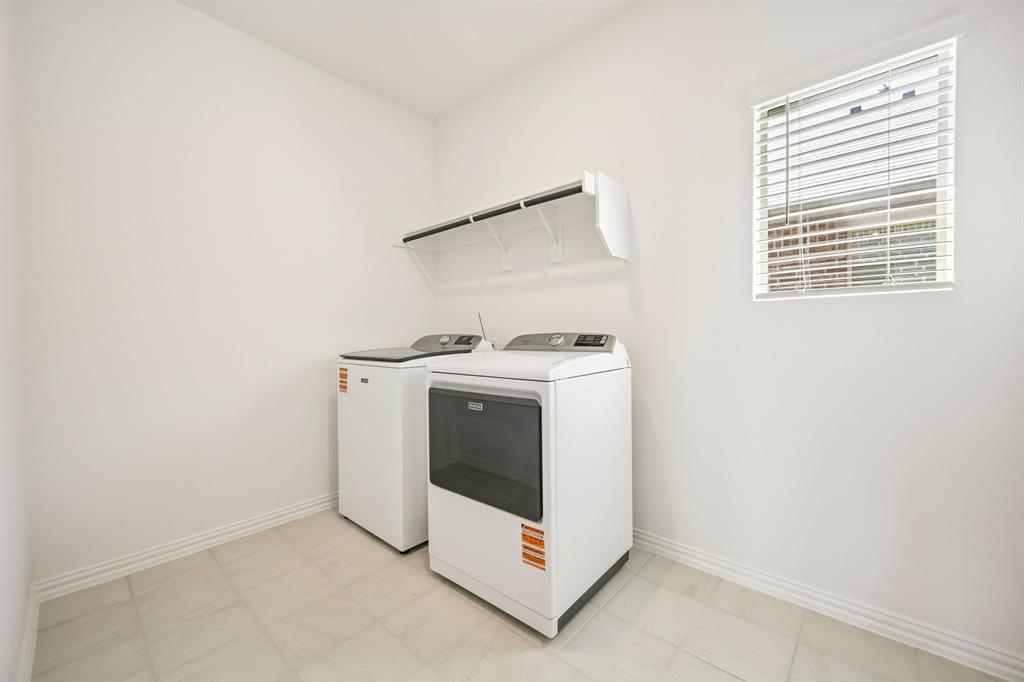 Photo is not of the actual home, but is an inspirational photo of builder’s model home and may depict options, furnishings, and/or decorator features that are not included.