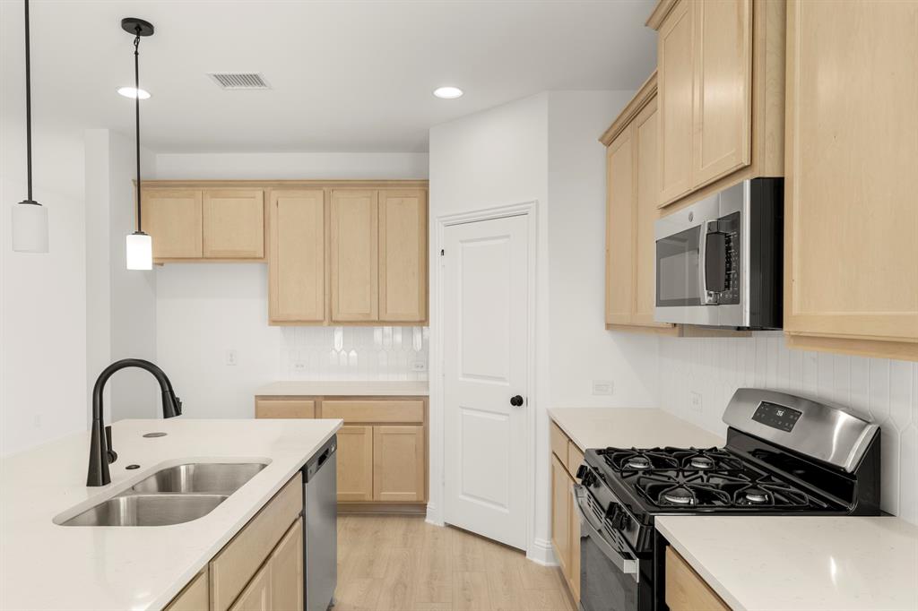 08. 2519 Sturgis - Kitchen (3)