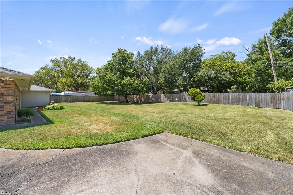 Spacious back yard.  Perfect for recreation and entertaining.