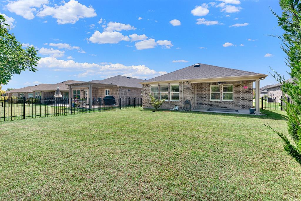 913 Rough Hollow Drive, McKinney, TX 75071