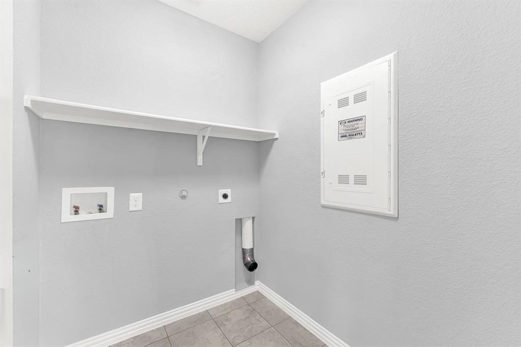913 Rough Hollow Drive, McKinney, TX 75071