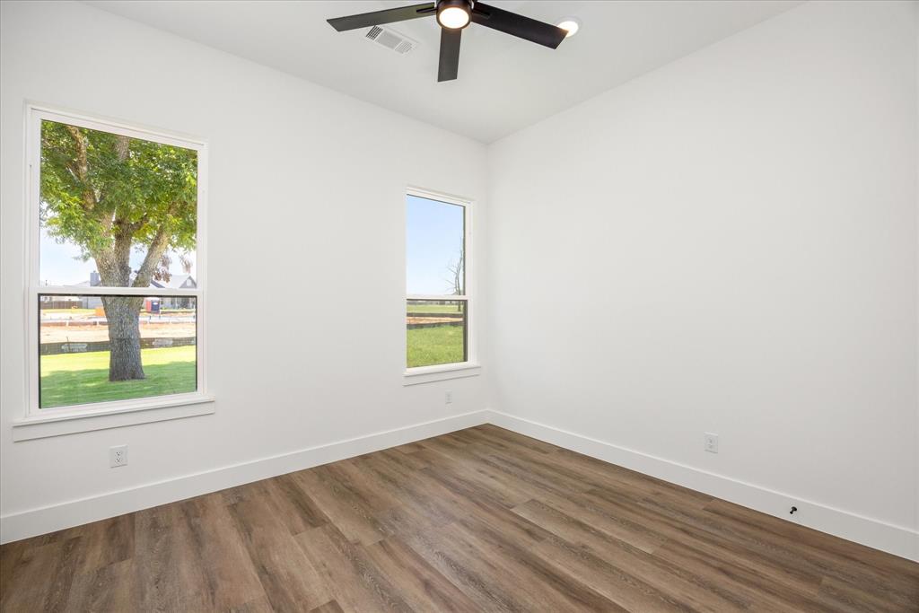 2180 Middlewood Circle, Granbury, TX 76049