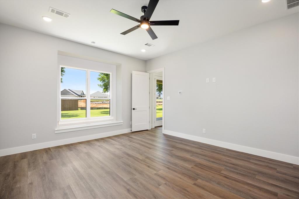 2180 Middlewood Circle, Granbury, TX 76049