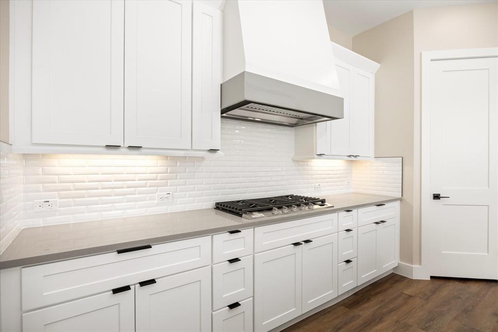 2180 Middlewood Circle, Granbury, TX 76049