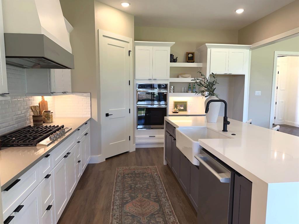 2180 Middlewood Circle, Granbury, TX 76049