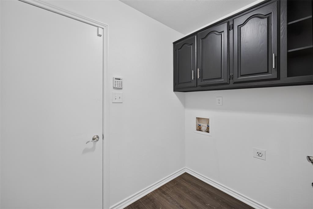 SEPARATE UTILITY ROOM
