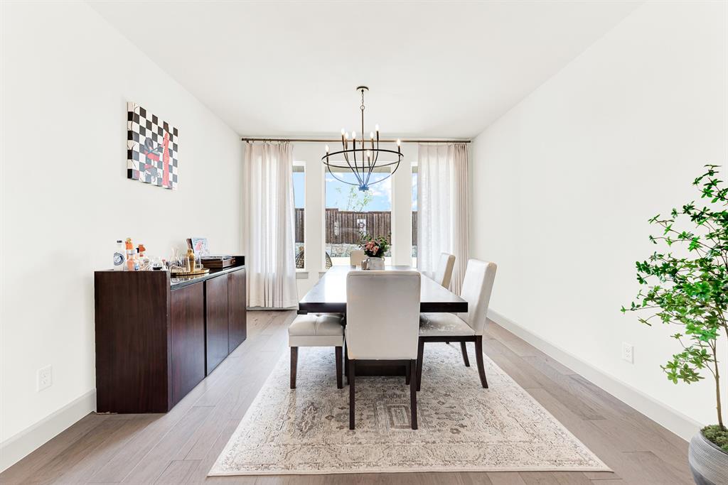 Clean architectural lines and a centered trio of back windows center the space in gentle daylight. It’s a lovely backdrop for hosting intimate, multi-course dinner parties with close friends.