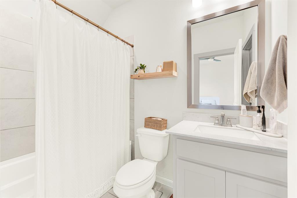 Smooth gray wall tiling around the tub creates a tailored look that reflects overhead light nicely. It’s ideal for drawing a warm, bubbly bath after a busy day of school or outdoor sports.