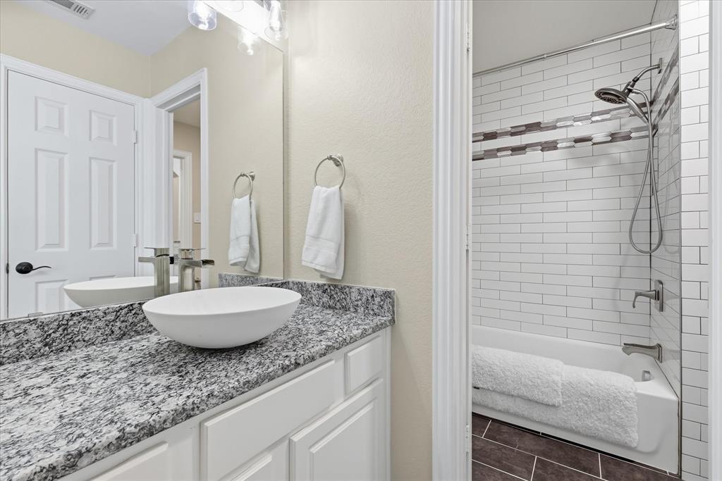 Upstairs full bath