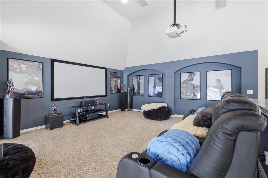 Media room equipment, screen, speakers and curtains Stay