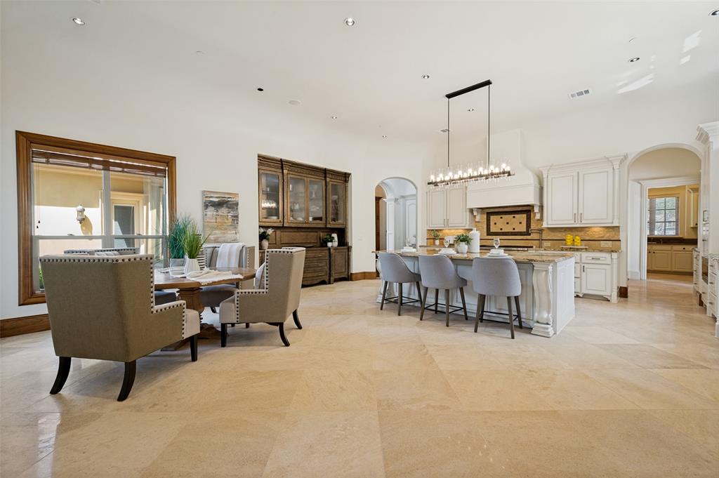 Breakfast area and kitchen