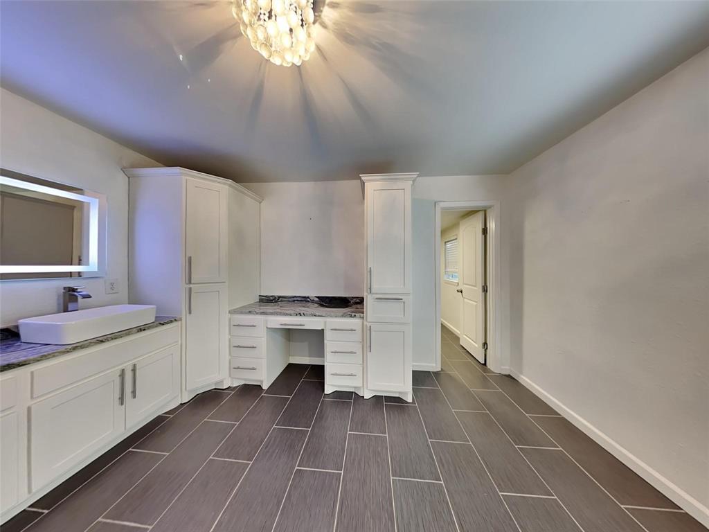 708 S Willomet Avenue, Dallas, TX 75208