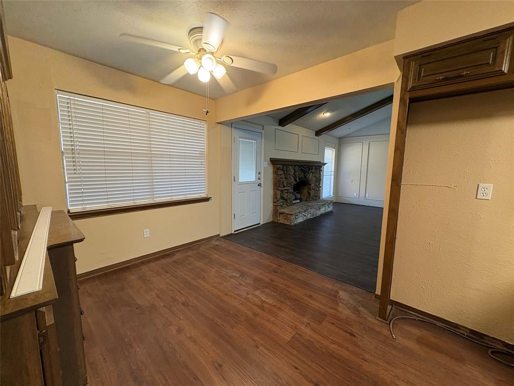 1025 Cloverdale Lane, DeSoto, TX 75115