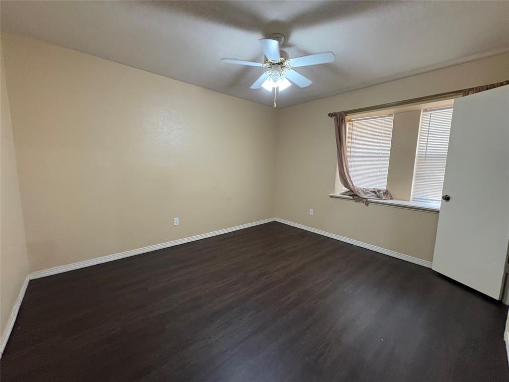 1025 Cloverdale Lane, DeSoto, TX 75115