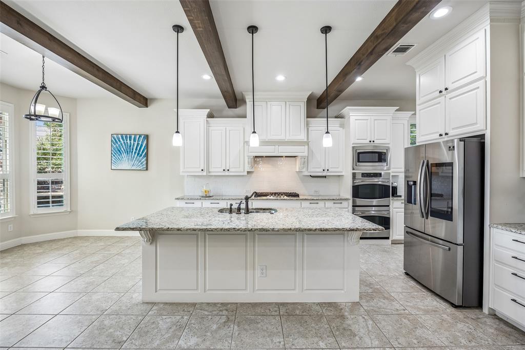 Stunning island allows for casual dining