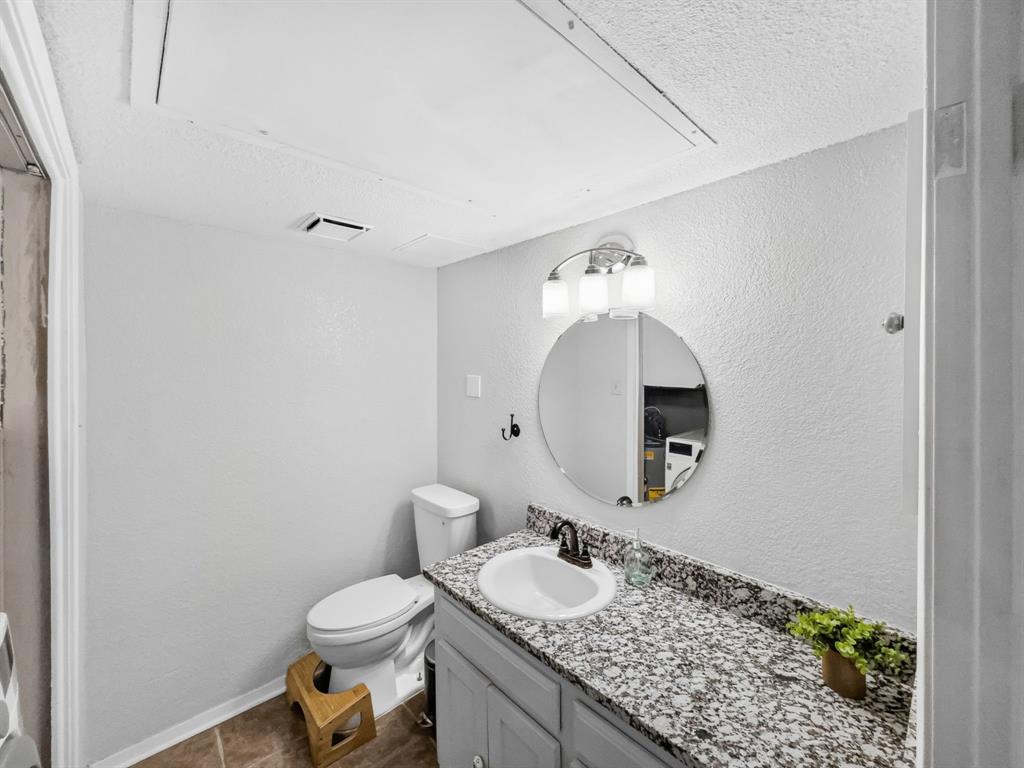 1/2 bath downstairs