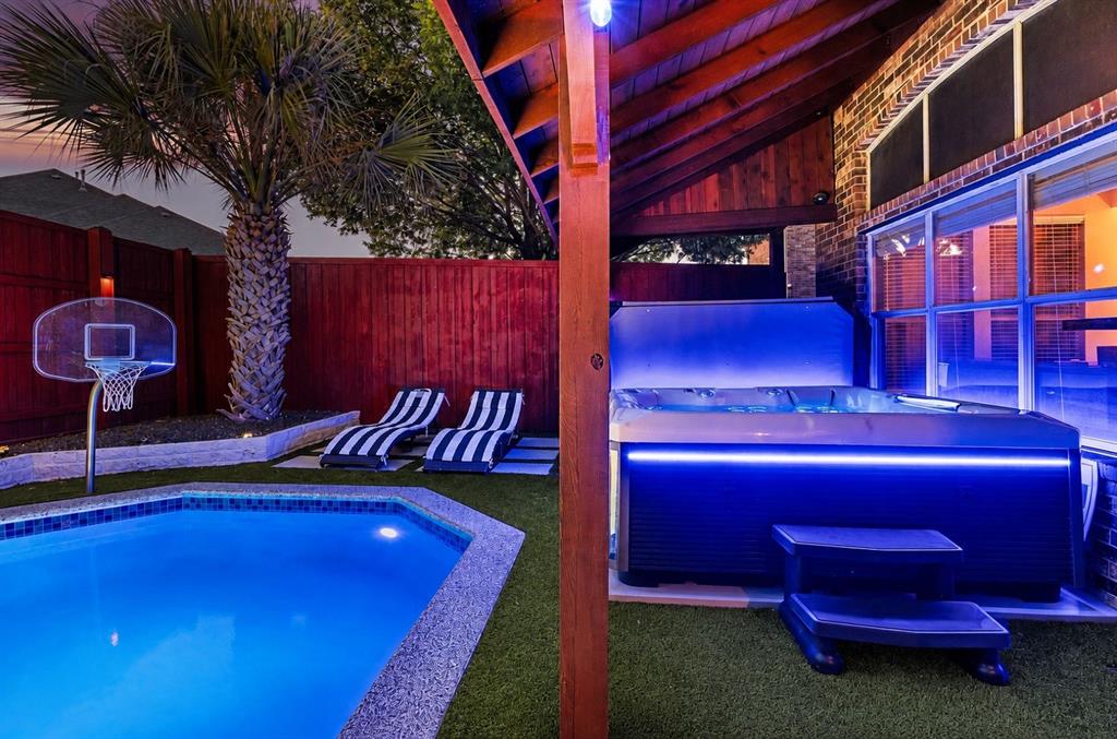 2024 luxury Wellis hot tub with sound system and LED lights