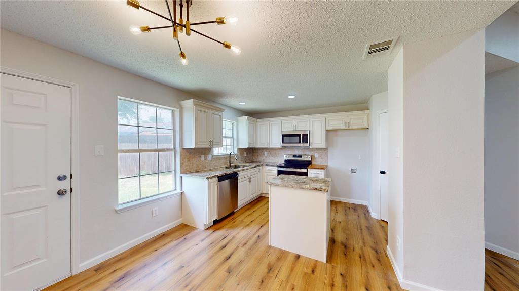 1532 Marion Drive, Dallas, TX 75211 1532 Marion Drive, Dallas, TX 75211