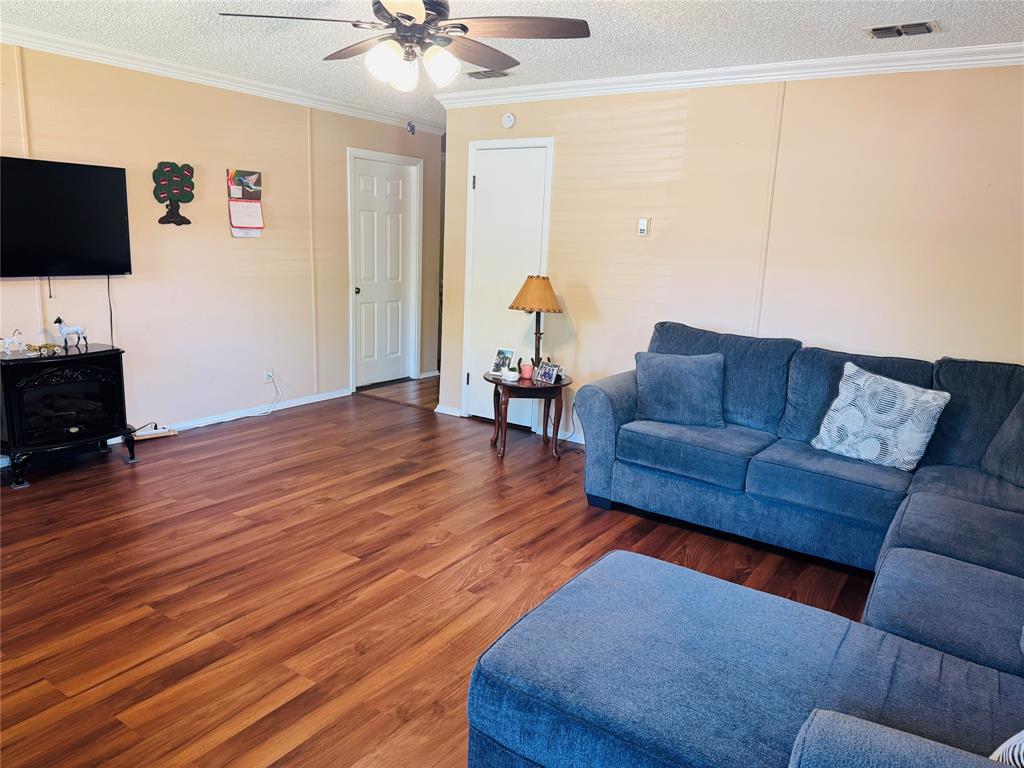 1210 S Clements Street, Gainesville, TX 76240