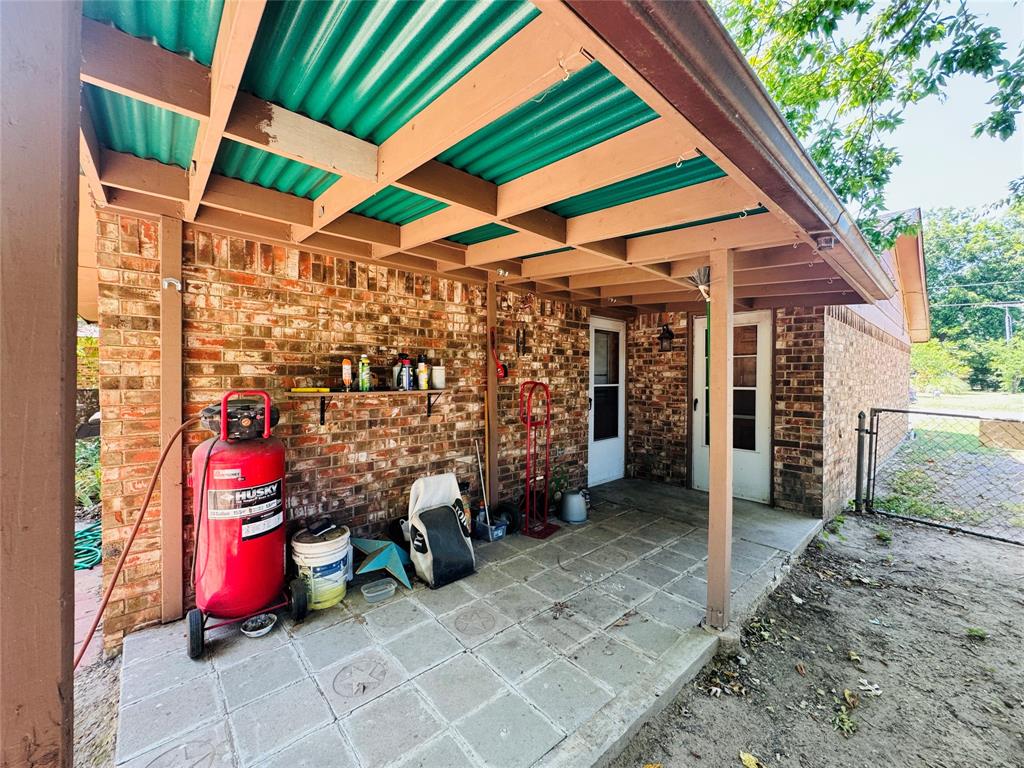 1210 S Clements Street, Gainesville, TX 76240