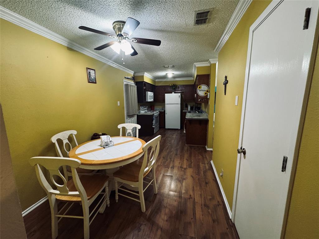 1210 S Clements Street, Gainesville, TX 76240