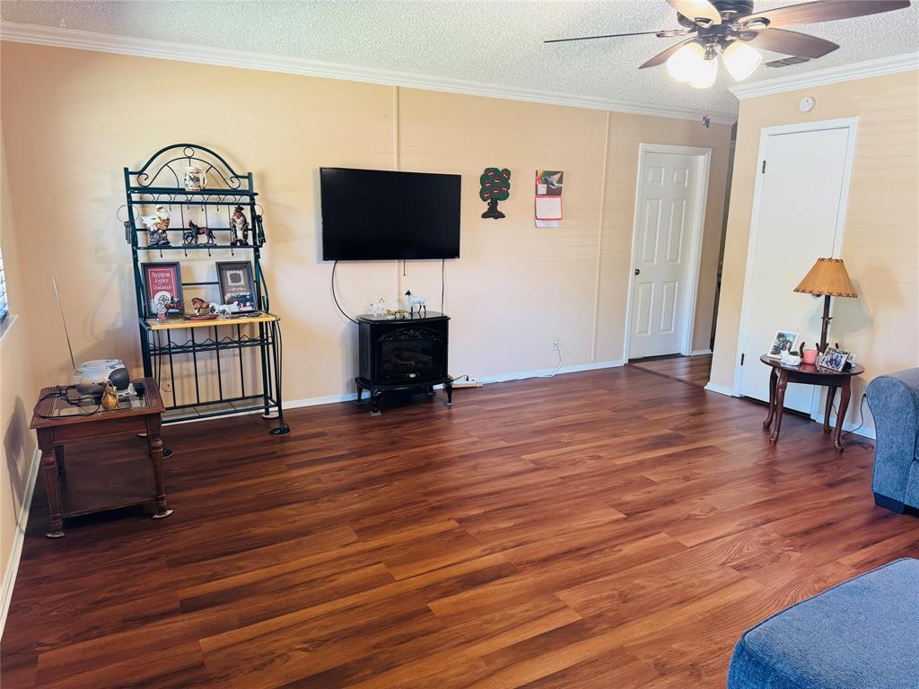1210 S Clements Street, Gainesville, TX 76240